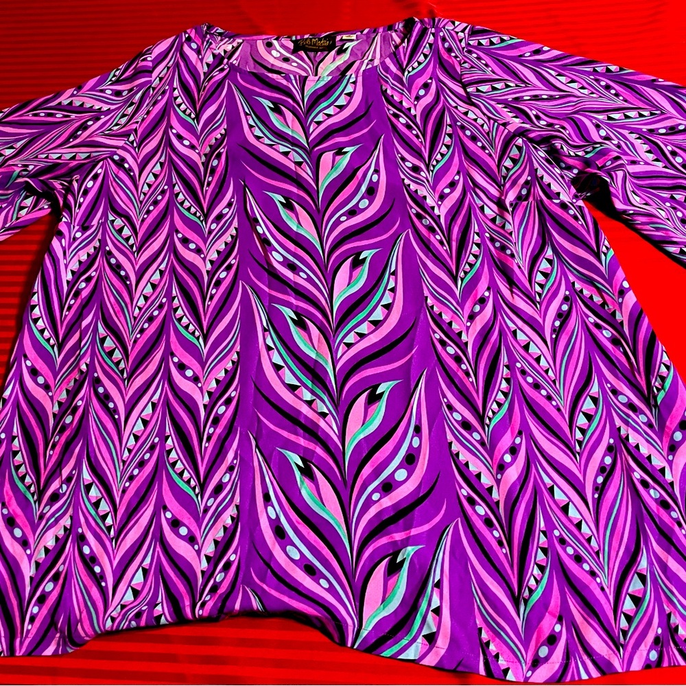 Pre-Owned Purple & Pink Feather Pattern Bob Mackie Wearable Art 3/4 Sleeve Top